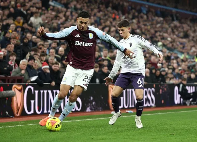 Manchester United thua cay đắng Aston Villa 1-2 tại Villa Park vòng 17